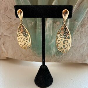 Elegant Teardrop Earrings